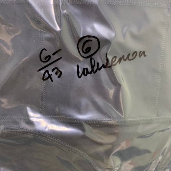 Lululemon ‎ 6 Cropped Leggings Stretch Running Pockets Black - Picture 11 of 11